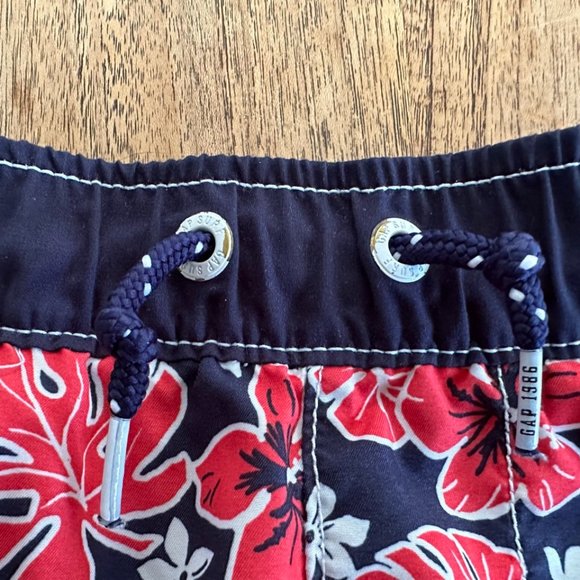 GAP Kids Hawaiian print swim trunks - Picture 3 of 4